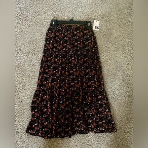 Juniors' SO® Tiered Flowy Midi Skirt